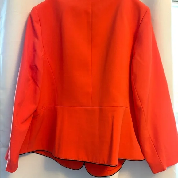 Le Suit Women's Vibrant Coral with Navy Trim Blazer - Picture 2 of 4